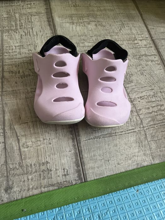 Sandale Nike roz