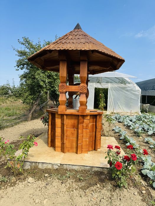 De vânzare Fântână din lemn, lucrată în Maramureș