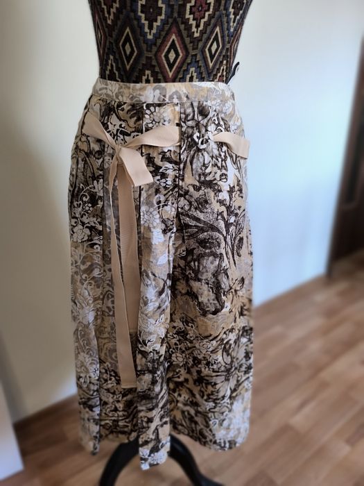 Fustă damă eleganta ușor de purtat , material bumbac răcoros