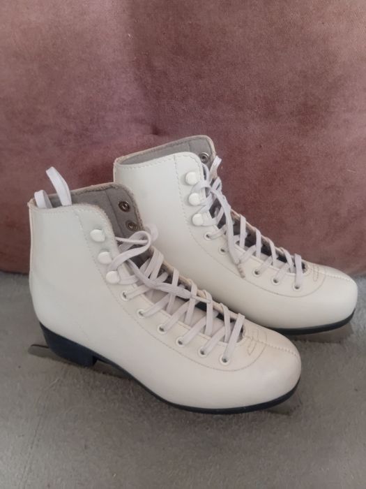 Продам коньки.36р.