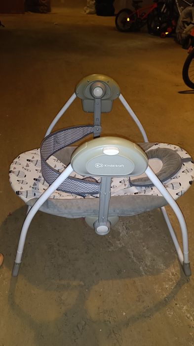 Leagan folosit pentru bebeluși. Se ridica personal din zona Lujerului.