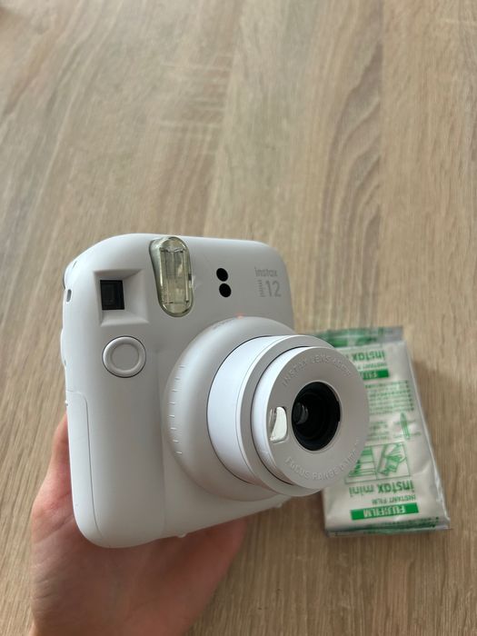 Комплект Fujifilm Instax Mini 12 + снимки