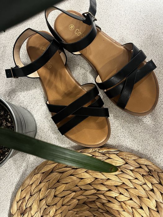 Дамски черни сандали