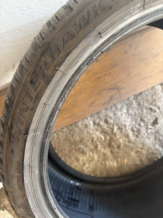 Firestone winterhawk4 235/35/19dot 2422