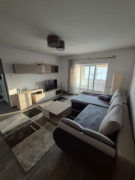 De închiriat apartament cu 3 camere, 2 balcoane