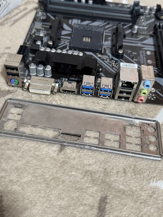 Gigabyte B450M DS3H – placă de bază funcțională