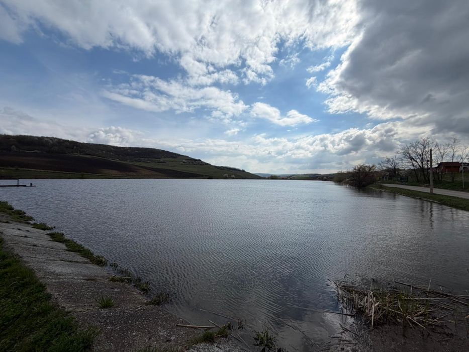 Casa de vanzare langa lac in localitatea Suatu!