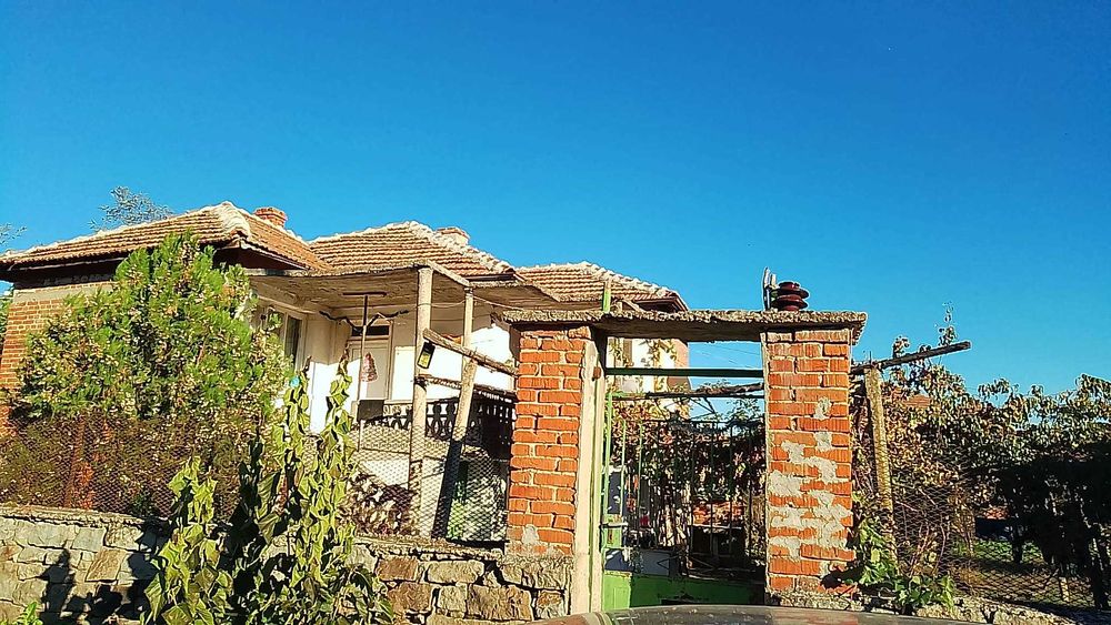 Продава се Къща в Тополовград - 1619 кв.м за 95 €/кв.м - Снимка #2