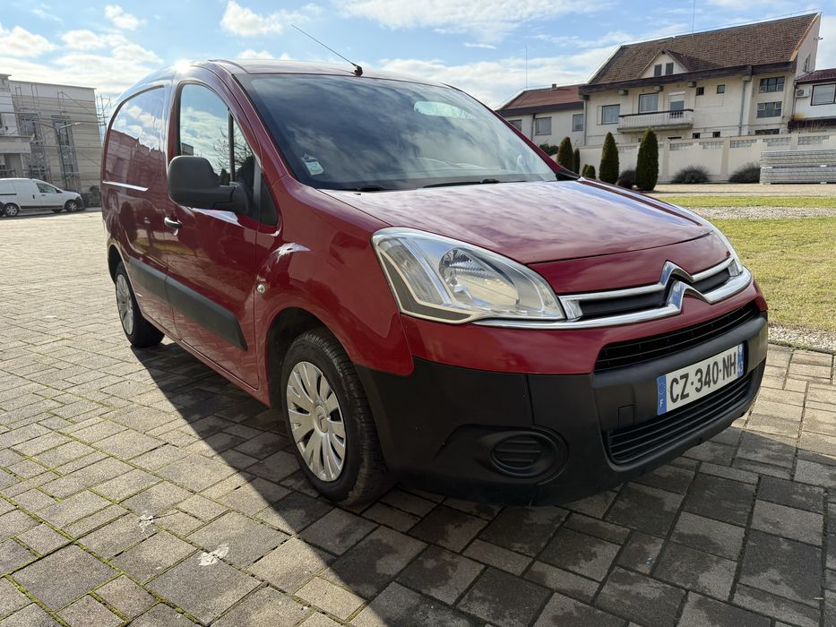 De închiriat Renault Trafic 8+1 locuri , Mercedes Sprinter basculabil