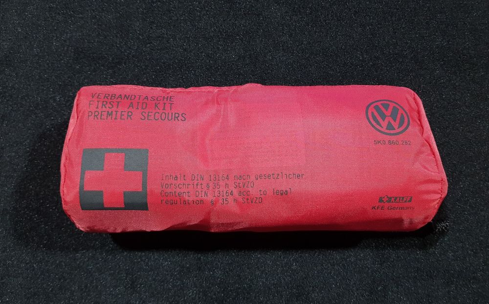 Чисто Нова Оригинална Аптечка от най-новия VW Passat!