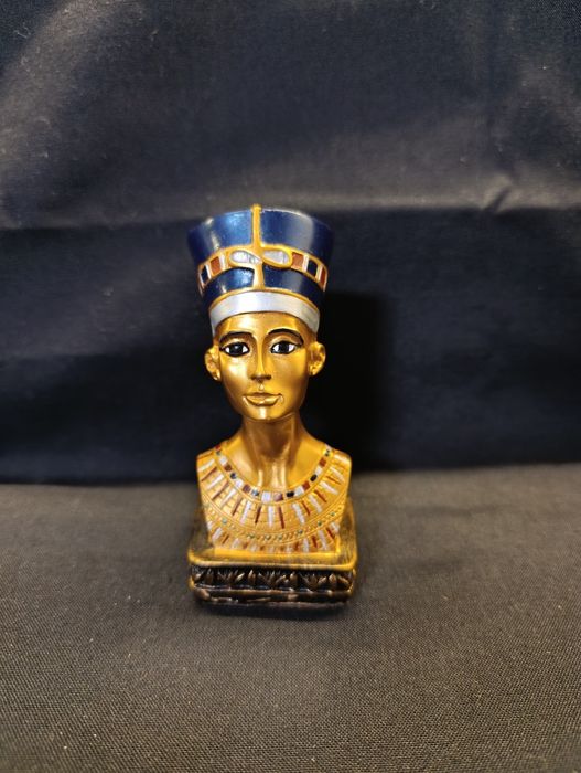 Бюст на Нефертити