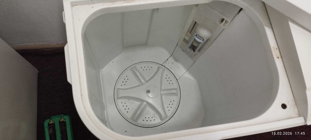 Kir moshina sotiladi