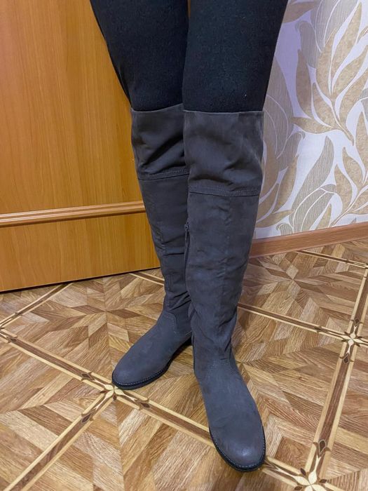 Продаю женские сапоги