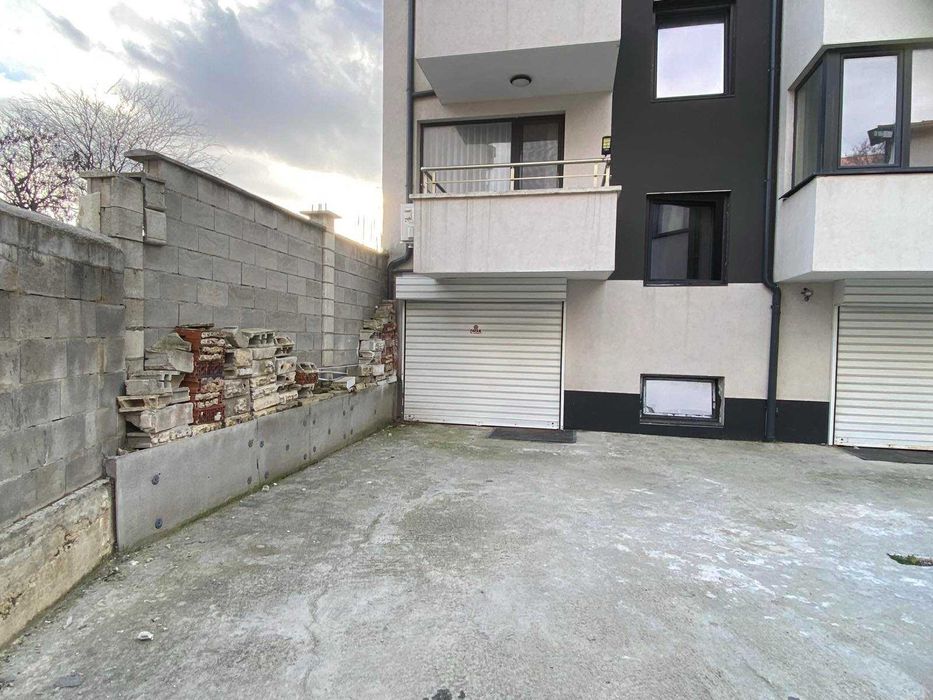 Дава се под наем Гараж / Паркомясто в Варна, Колхозен пазар - 35 кв.м за 153 € - Снимка #3