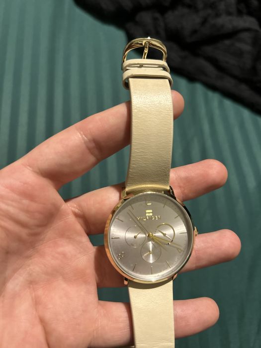 Vand ceas tommy hilfiger pentru femei