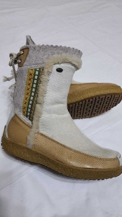 Cizme trendy cu piele foca de la TECNICA marimea 37,5