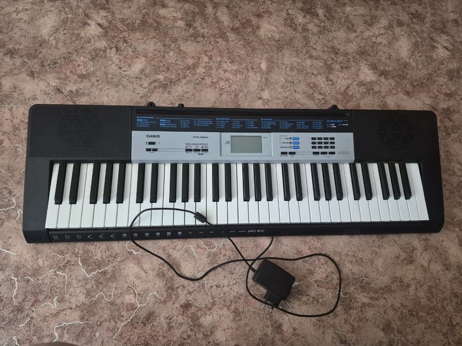 Продается синтезатор