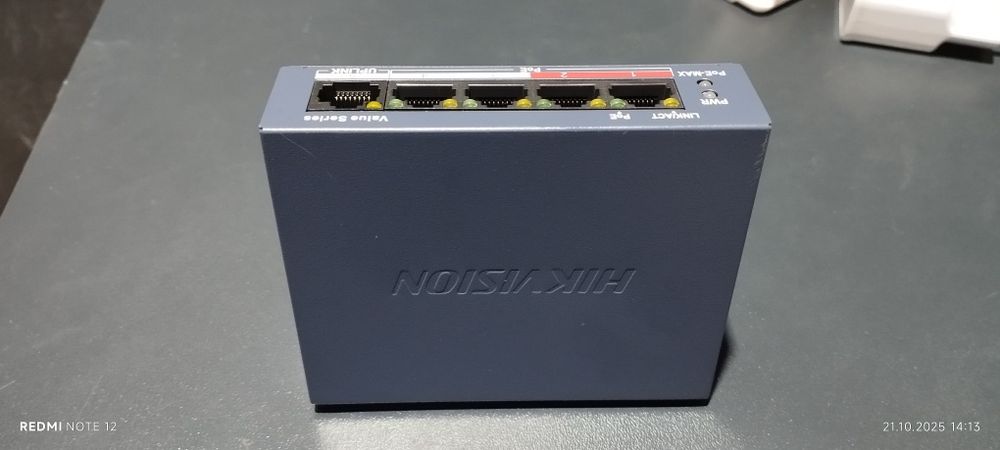 Продаются PoE-коммутатор Hikvision, модель DS-3E0105P-E/M(B).