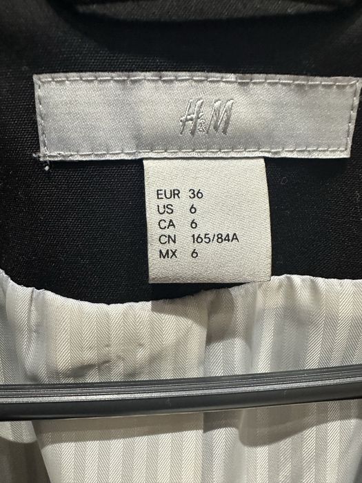 Дамско черно  сако HM