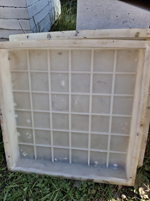 Продавам калъпи за бетонови изделия