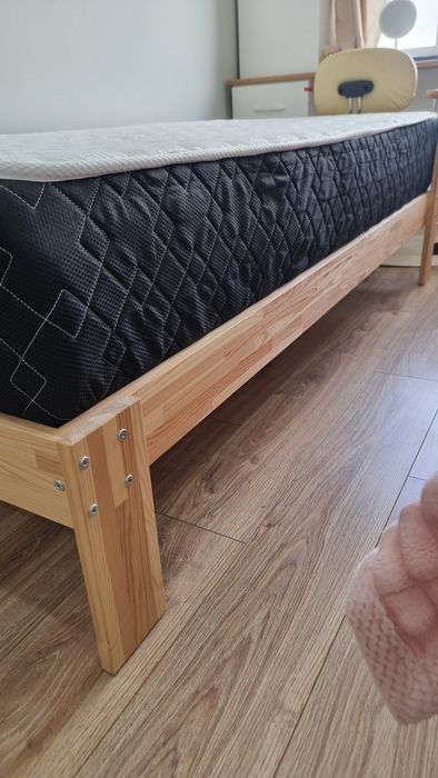 Кровать ikea ( дуб)