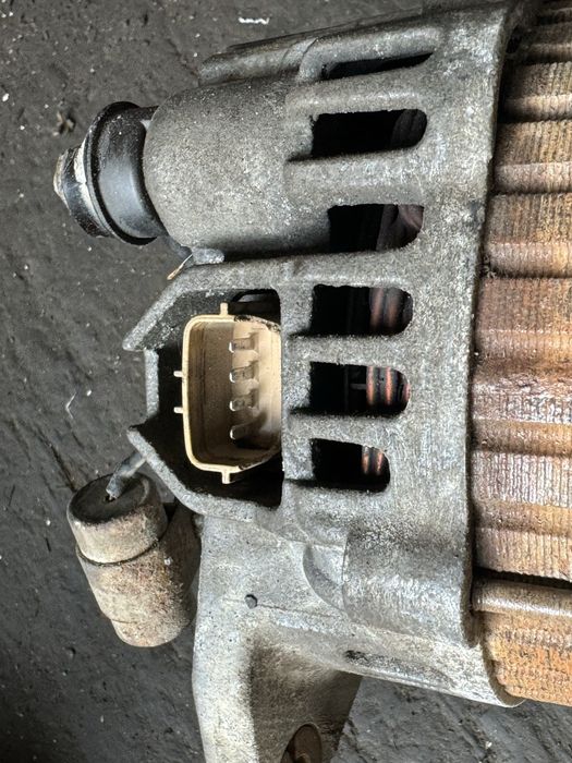 Генератор на митсубиси 2.4 амереканец