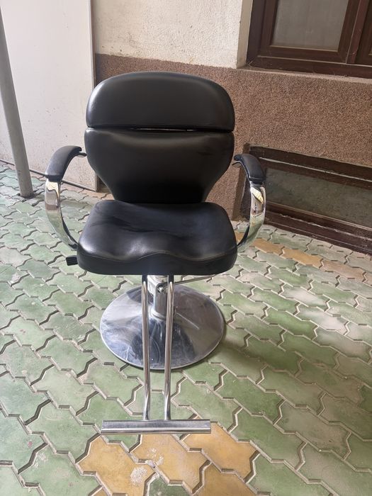 900lei Vand scaun coafura/frizerie+ucenic