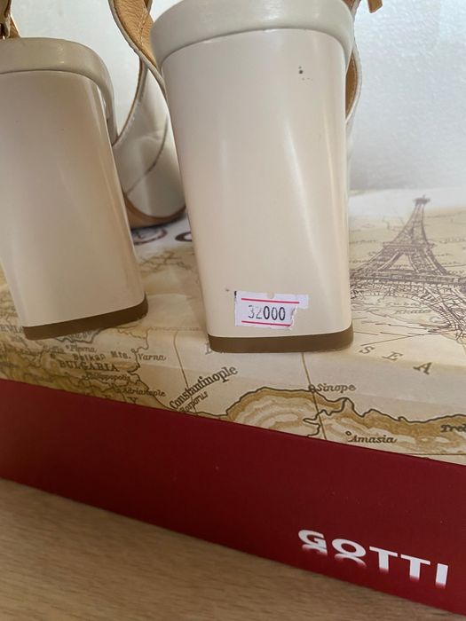 кожаные туфли 36 размер.