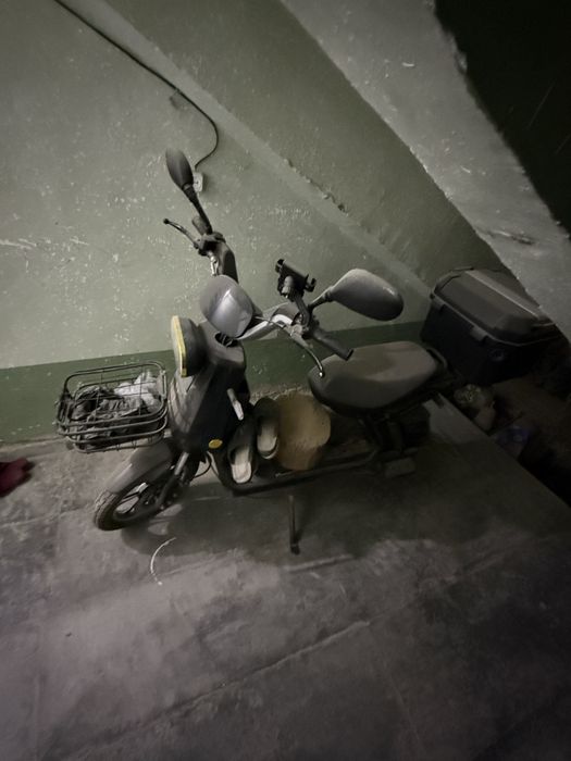 Skuter 6 ta akumlatorlik narxini yana kelishamiz ustlari chang faqat