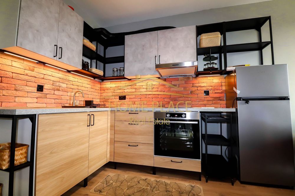 Дава се под наем Двустаен апартамент в Варна, Цветен квартал - 64 кв.м за 561 € - Снимка #1