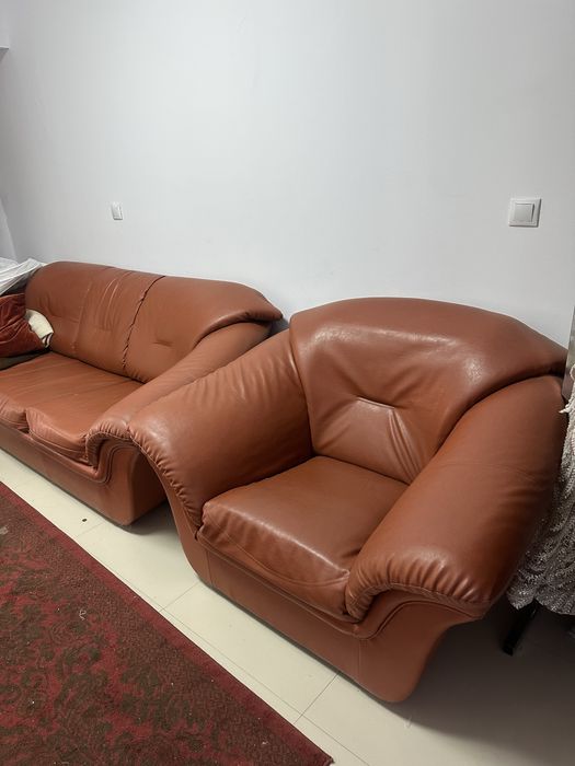 Vand 2 canapele piele