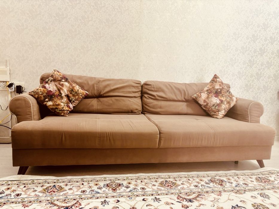 Продам диван с двумя креслами