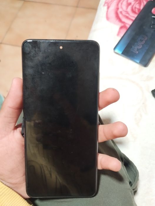 Vand sau schimb poco x3 pro fara placa de baza