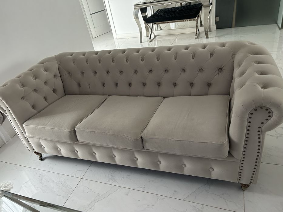 Vand 2 canapele de 3 locuri fiecare , in stare foarte buna