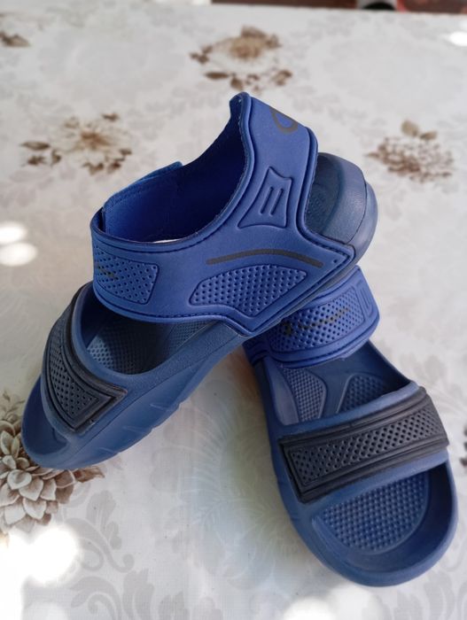 Sandale Champion și Decathlon