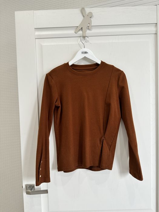 Коричневая кофточка