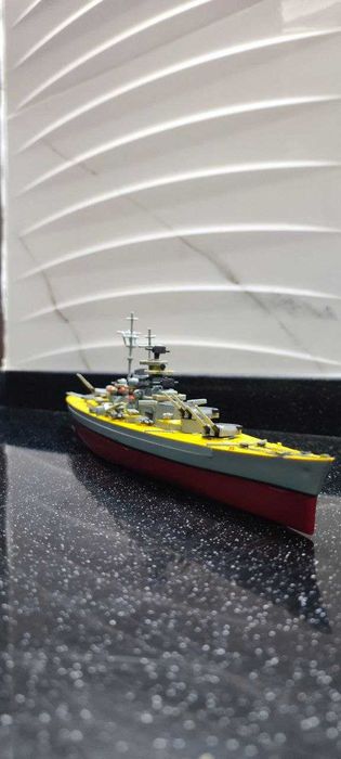 Продаю миниатюрный боевой корабль - Линкор Бисмарк