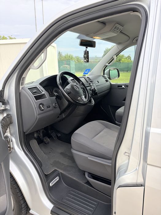 Volkswagen Caravelle 2.0 TDI 140 CP • 2012