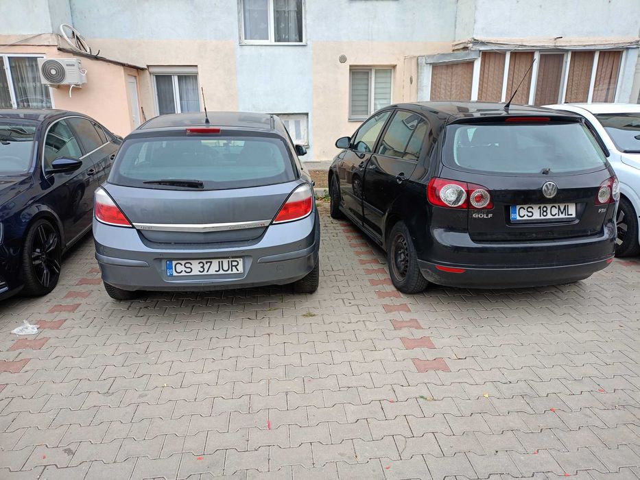 De vînzare 2autoturisme Opel asta și golf 5+