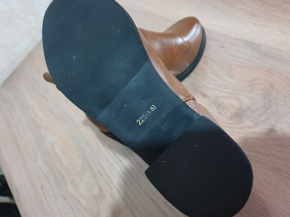 Продам  ботинки -полусапожки 35 размер