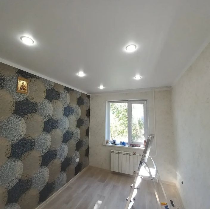 обои , галтели ...