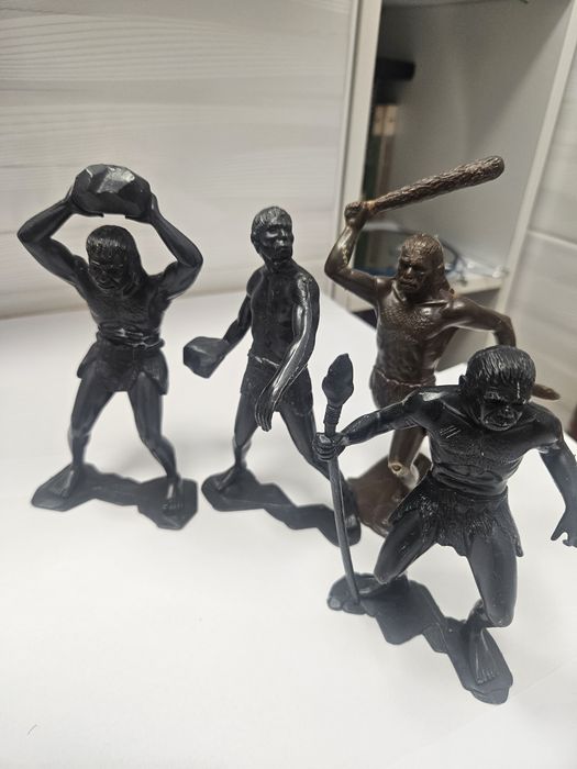 4 figurine din plastic anii 80