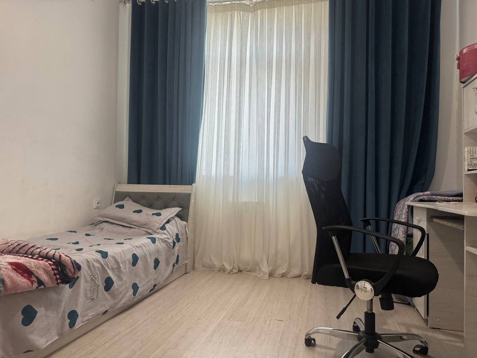 Assalom sohilda 2 xonalik uy sotiladi