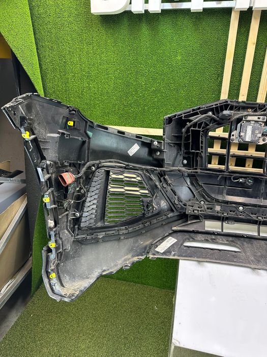 Bara fata Audi Q8 S-line Completa