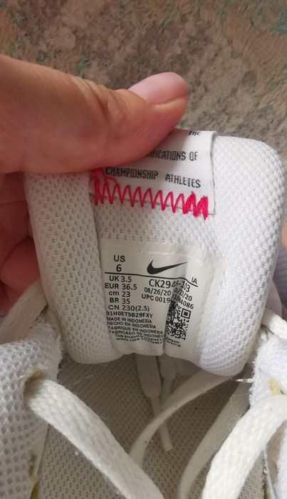 Продам кроссовки Nike