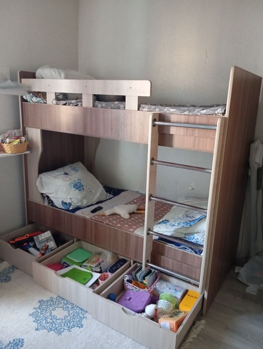 Продам двухъярусную кровать