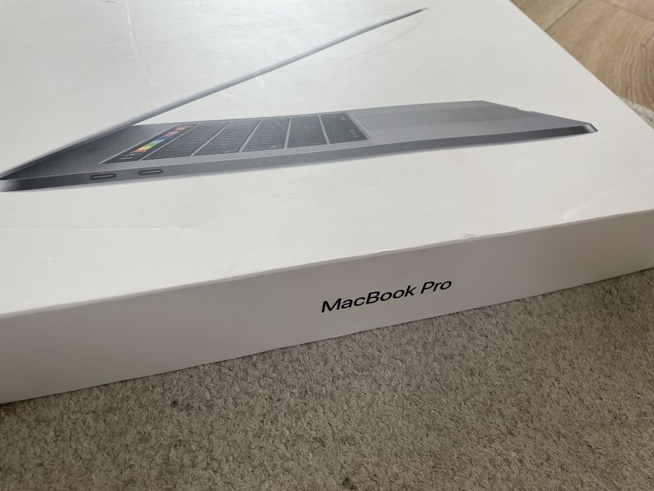 MacBook Pro 2019 cu Touch Bar i7 RadeonPro 555x 16GB RAM / 256GB SSD
