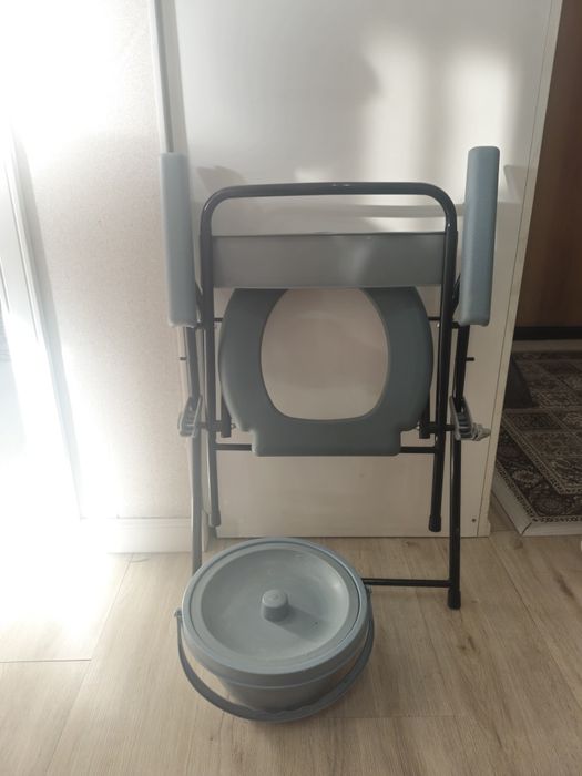 Биотуалет/санитарный стул для инвалидов