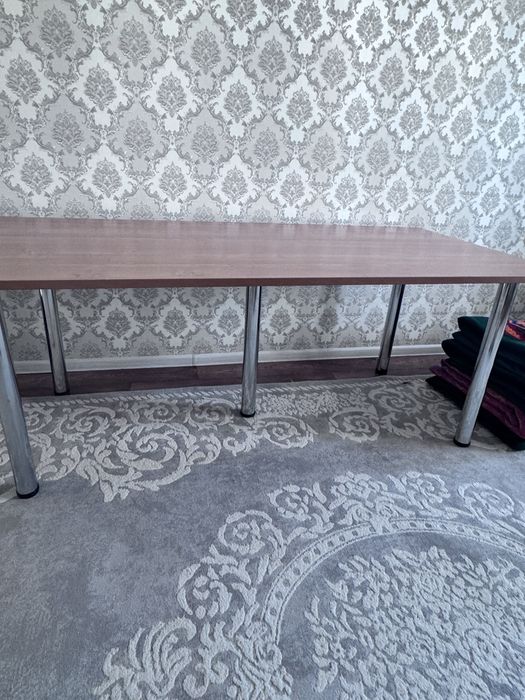 Продам два хороших стола