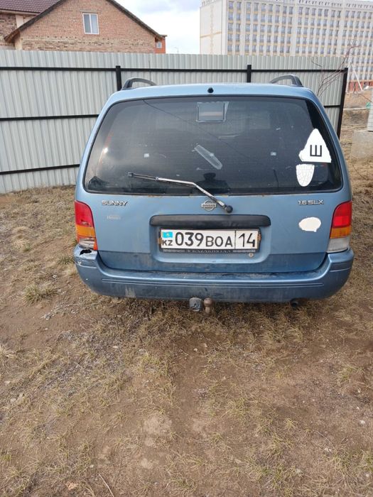 На разбор машина нисан